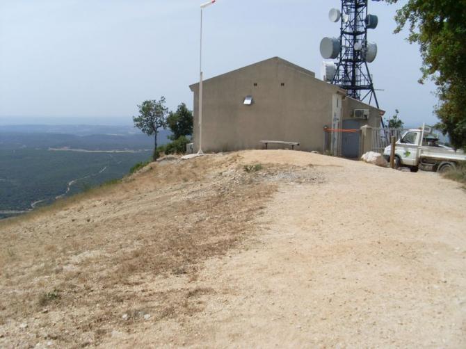 Ein Windanzeiger ist auch da.