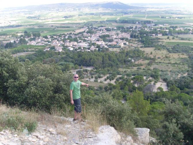 Oder man landet unten auf einer kleinen Landewiese auch mit Windanzeiger.