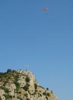 Paragliding Fluggebiet Europa » Frankreich » Languedoc-Roussillon,Pic de Vissou,An diesem Felsen östlich des SP wird hauptsächlich gesoart; Sept.2009, T.Uhlmann