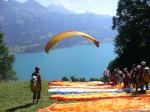 Paragliding Fluggebiet Europa » Schweiz » Bern,Amisbüel,Auch von Tandempiloten besucht - man arangiert sich