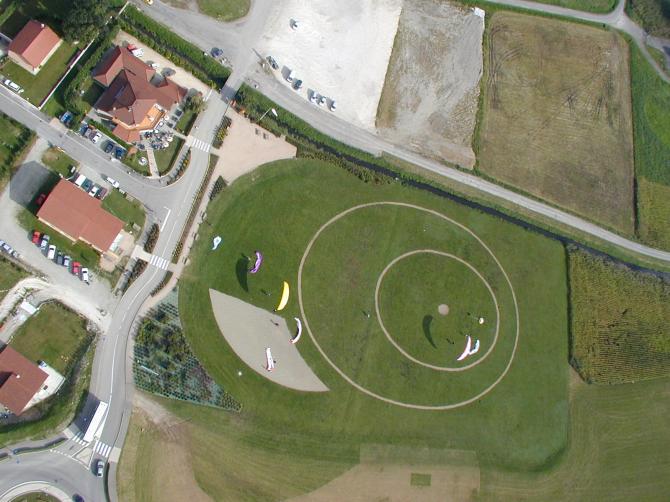 ...der vorherschenden Windrichtung angepasste Landekreis...