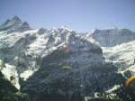 Paragliding Fluggebiet Europa » Schweiz » Bern,Grindelwald First - Pfingstegg - Waldspitz,First grindelwald, im April 07. In mitten des Talkessels, zieht es schön hoch. Wenn alles stimmt, ist ein Flug bis nach Interlaken möglich.
