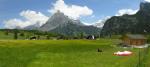 Paragliding Fluggebiet Europa » Schweiz » Bern,Allmenalp - Kandersteg,grosszügiger Landeplatz; 5min zu Fuss bis zur Luftseilbahn. Rechts im Bild das 2005 (?) neu erstellte Klubhaus