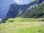 Paragliding Fluggebiet ,,Blick vom Startplatz zu Ryharts. Unten die Bergstation und das Restaurant.