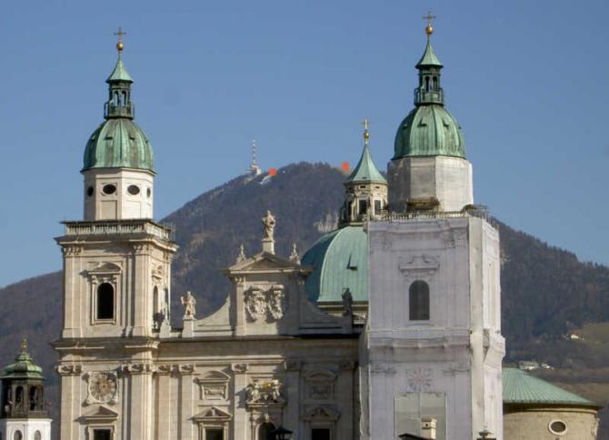 links Nordstartplatz, rechts Weststartplatz