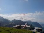 Paragliding Fluggebiet Europa » Schweiz » Nidwalden,Niederbauen - Emmetten,Lande anflug zum startplatz Niederbauen,problemlos.(pilot Vaudee)