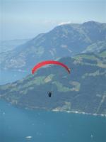 Paragliding Fluggebiet Europa » Schweiz » Nidwalden,Niederbauen - Emmetten,Kurz nach start vom Niederbauen.(pilot Alzom)
