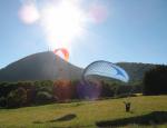 Paragliding Fluggebiet Europa » Frankreich » Auvergne,Puy de Dôme,Blick vom Haupt-LP zum Gipfel hoch; Juli 2008, T.Uhlmann