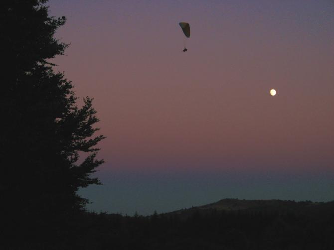 Fliegen bis zum Mondaufgang mit Umkehrthermik, abends etwa um 21.00 Uhr! Juli 2008, T.Uhlmann