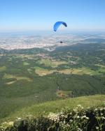 Paragliding Fluggebiet Europa » Frankreich » Languedoc-Roussillon,Le Villard,Blick vom SP Nord auf Clermont-Ferrand und die beiden Landeplätze; Juli 2008, T.Uhlmann