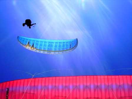 An der Brändlen hat man schnell genug Höhe, um z.B. einen Leistungsvergleich zu machen...  
Foto by Vaudee
RA Pilot Remo