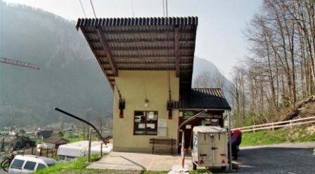 Mit der Brändlenbahn werden Piloten zu einem Preis von 8 Fr inkl. Start-Landegebühre auf den Berg befördert...