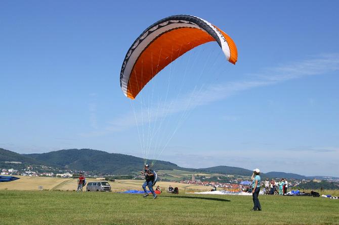 Windenschlepp Lehrgang 07.08.2008 auf dem Segelflugplatz. Gäste sind zum fliegen nach Absprache herzlich willkommen ! Newslettersystem auf der Webseite. Max. 1000 mtr. Auslegefläche, max. Ausklinkhöhe von Cheffe über 800 mtr. Gruß Ulli
