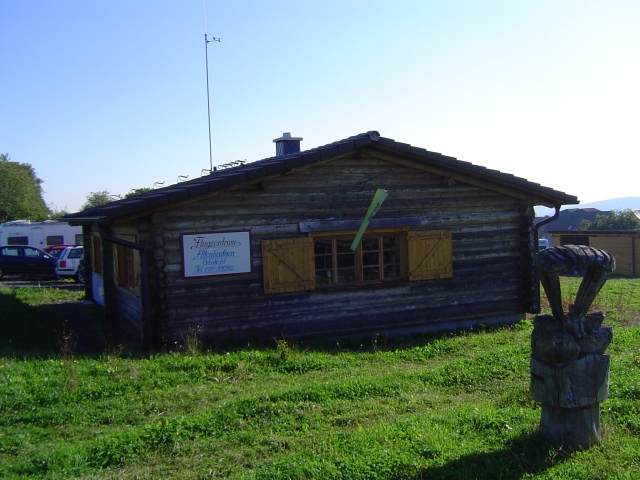 Die Ostthüringer Gleitschirmschule mit neuen Standort Altenbeuthen, in der Nähe der Hohenwarte-Talsperre