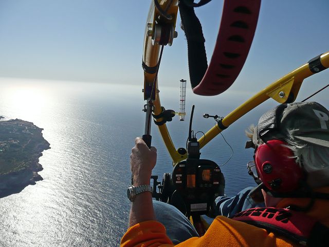 Ultraleichtausbildung für Rucksachmotor,Trikes unter und über 120 kg.
Hier Flug auf Mallorca mit XCitor (>120kg)