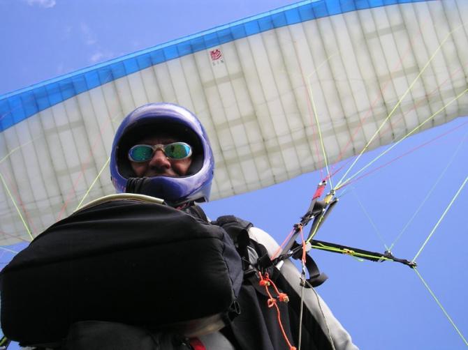 Adriano Patti. Spricht Englisch und etwas Deutsch.
www.asvl.it/De/FlyTour