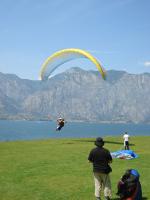 Paragliding Flugschule Europa » Deutschland » Bayern,Gleitschirm- und Drachen-Flugschule Spieler,Landung auf Landeplatz  Monte Baldo / Gardasee