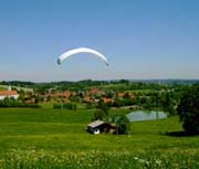 Blick von unserem Übungshang in Habach.
Ein wunderschönes Schulungsfluggelände mit einem Höhenunterschied von 100m.
Achtung!!! Übungsflüge bei Schulung oder mit  Flugberechtigungskarte