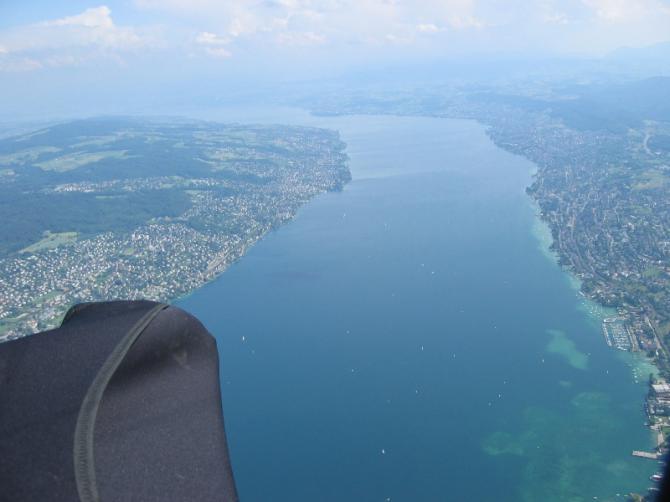 paraworld.ch Gleitschirm Flugschule aus Zürich. Gleitschirmfliegen über dem Zürichsee in einem der schönsten Bisenfluggebiete der Schweiz.