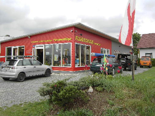 Die Flugschule befindet sich in Wolfsberg im Lavandtal - Kärnten und nicht wie auf der Übersichtskarte angegeben in Leibnitz !