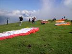 Paragliding Flugschule ,,Schüler vor dem Start am Niederbauen...