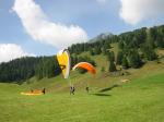 Paragliding Flugschule Europa » Schweiz » Graubünden,Flugschule Davos,Starkwindhandling am Übungshang. (siehe Windsack)