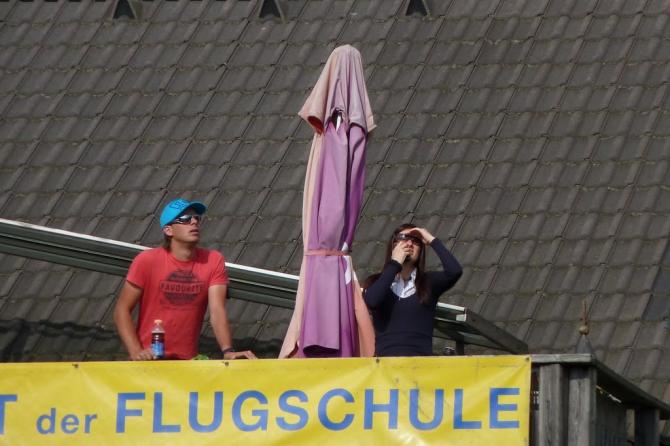 Thommy und Maggy bei der einweisung der Flugschüler.