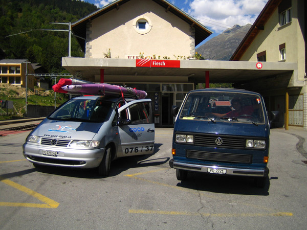 Fahzeuge bereit in Fiesch