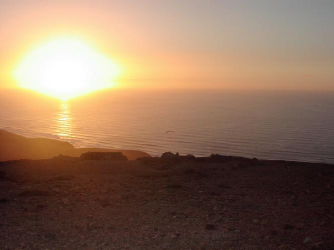 Legzira Sunset:
Kitschig , aber war wirklich so...
und unten an unserem "Strandhotel" wartete  die "Fisch-Tagine" auf uns...